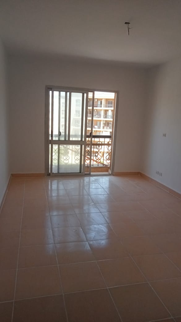 شقة في الرحاب 131 م2 للإيجار قانون جديد بحري على حديقة كبيرة 20,000 ج 